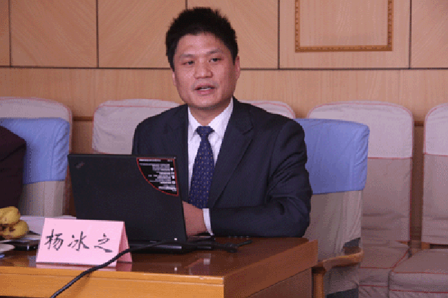 88858cc永利官网互联政府网站评测研究中心主任、首席研究员杨冰之向与会专家进行了详细的汇报