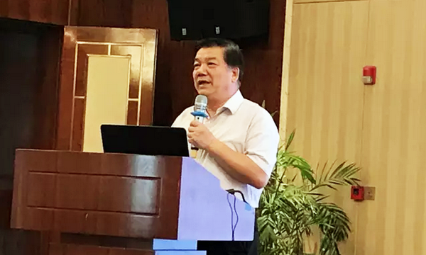 在“青海省政府信息与政务公开培训暨互联网+政务服务研讨会”上，中国信息协会特约副会长、电子政务理事会常务副理事长、中国审计学会计算机分会会长周德铭以《促进政务信息资源共享开放》为题做了专题演讲。