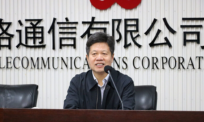 在广东“互联网+政务”大数据研讨会上，广东省经信委信息化推进处处长肖良颜代表指导单位致辞。