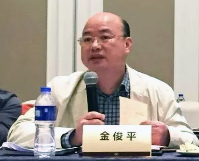 在2016中国（青海）“互联网+政务”创新趋势研讨会上，江西省信息中心主任金俊平就江西在推进“互联网+政务服务”过程中，针对集约化建设、政务云以及网站平台与移动端的融合等方面进行了发言