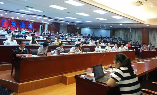 由广东省清远市市府办主办的"清远市政府网站普查培训"会议在清远市政府会议中心召开，广州88858cc永利官网互联信息咨询有限公司副总经理、高级咨询师杨琼受邀出席并开展了普查培训。